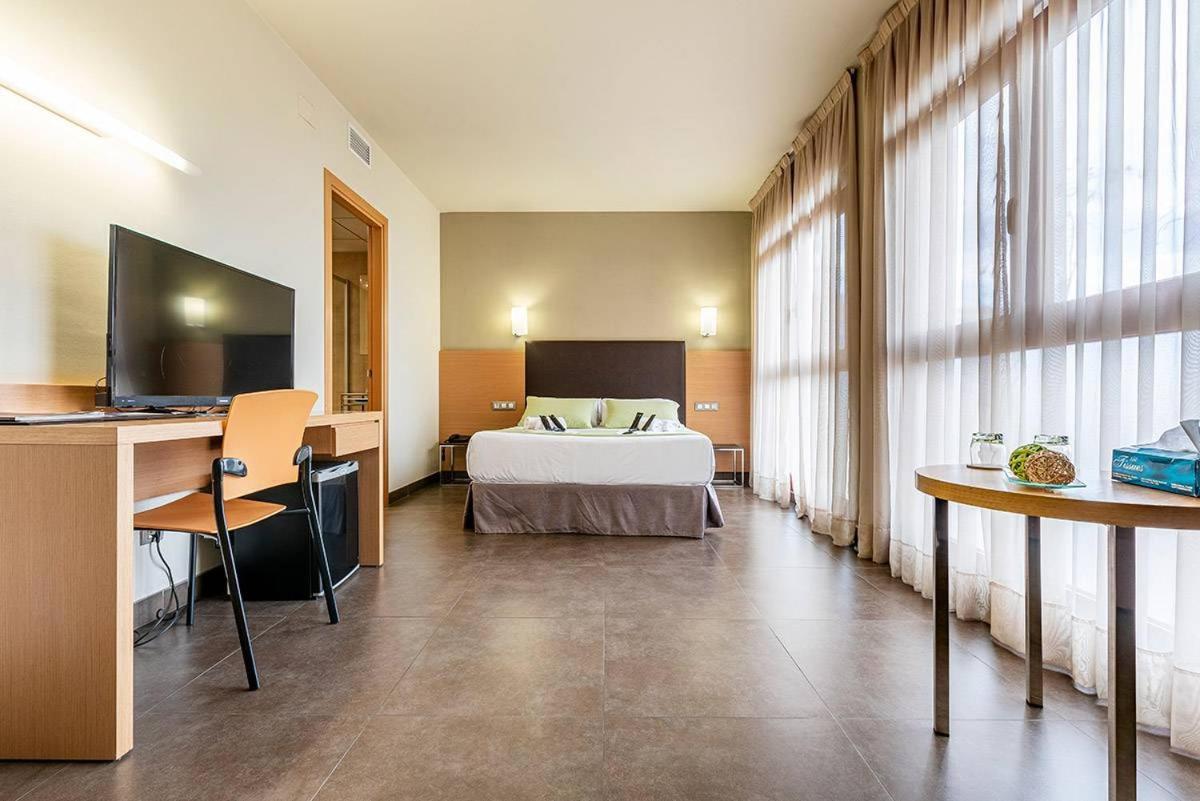 Hotel Pere III El Gran Vilafranca del Penedes Luaran gambar