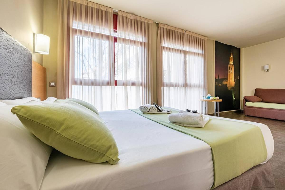 Hotel Pere III El Gran Vilafranca del Penedes Luaran gambar