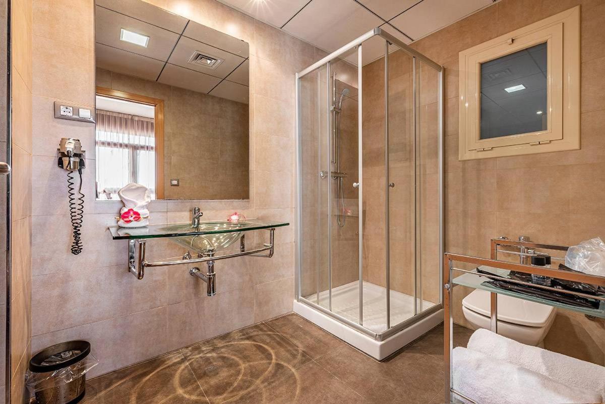 Hotel Pere III El Gran Vilafranca del Penedes Luaran gambar