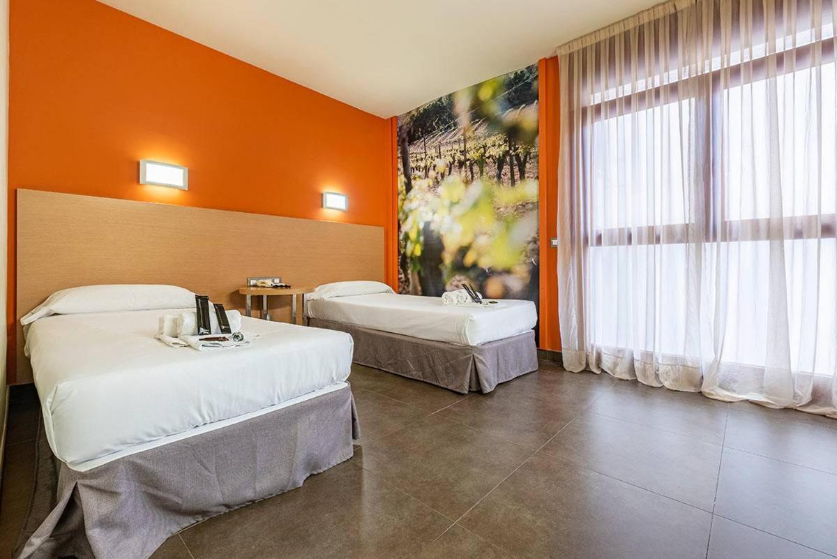Hotel Pere III El Gran Vilafranca del Penedes Luaran gambar