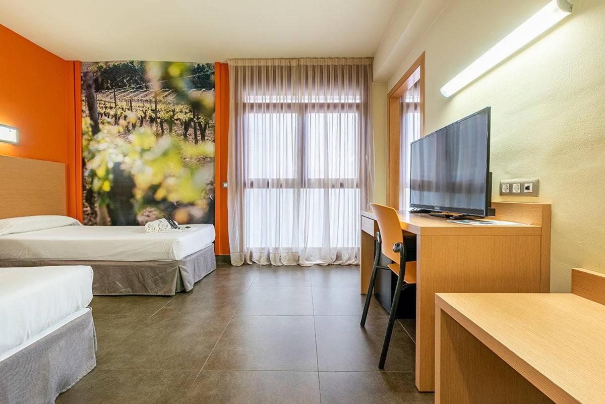 Hotel Pere III El Gran Vilafranca del Penedes Luaran gambar