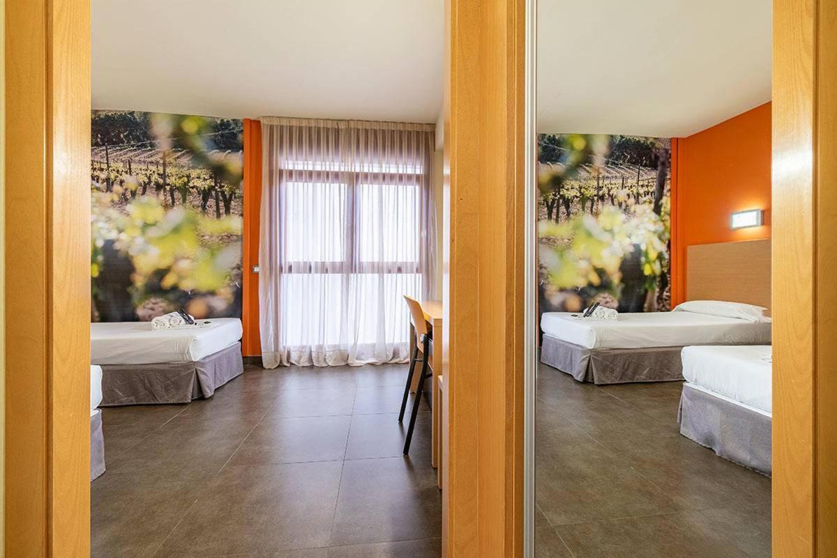 Hotel Pere III El Gran Vilafranca del Penedes Luaran gambar