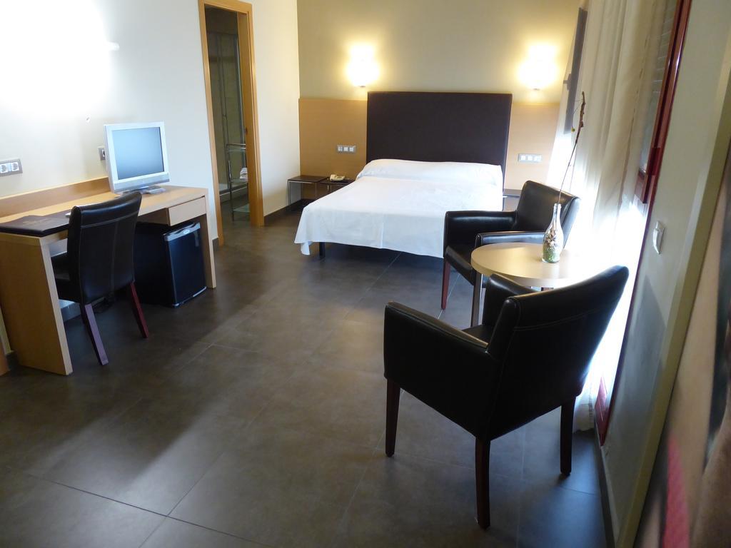 Hotel Pere III El Gran Vilafranca del Penedes Luaran gambar